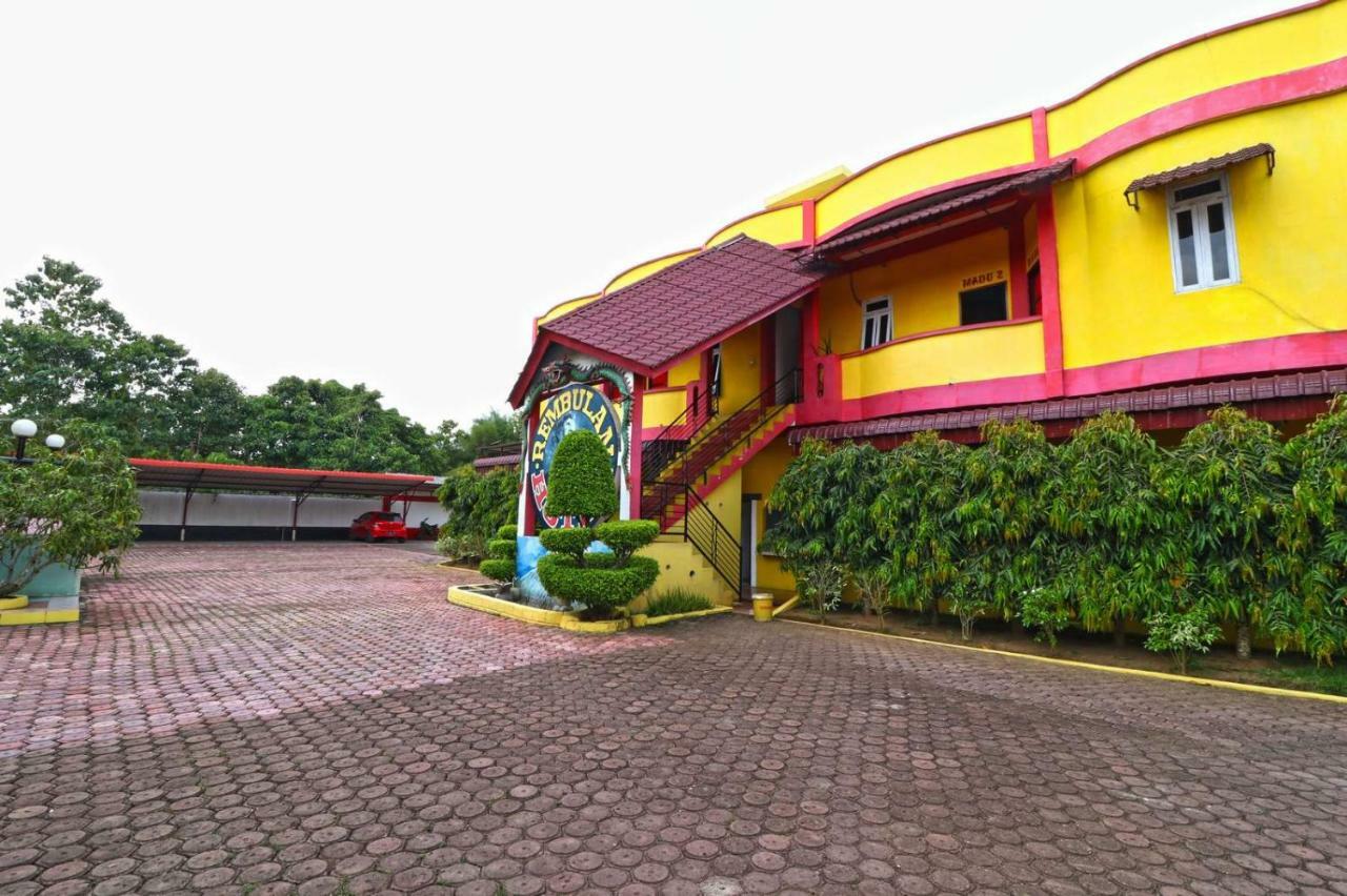 Hotel Rembulan Tebing Tinggi Esterno foto